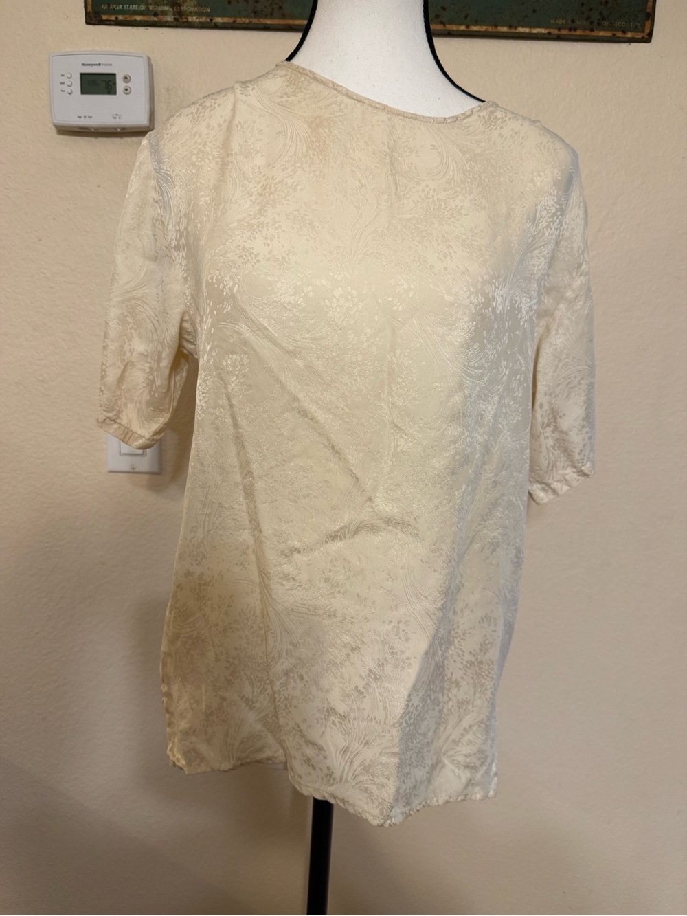 Vintage Anne Carson Pure Silk Blouse Short Sleeve Size Small Cream Floral Button